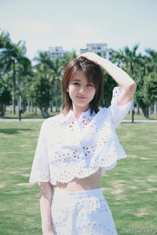 浴袍出镜的娱乐吃瓜博主,揭秘娱乐圈幕后故事